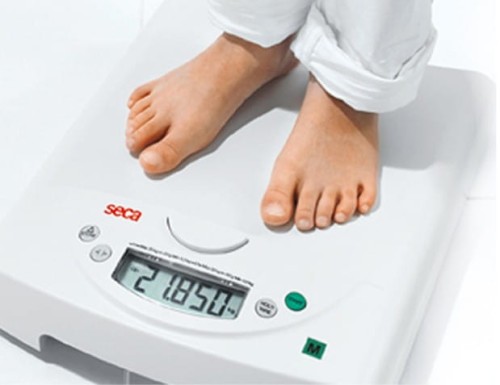 SECA 834 Elektroniczna waga niemowlęca ze zdejmowaną szalką